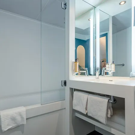 Mercure Centre Hotel 4*